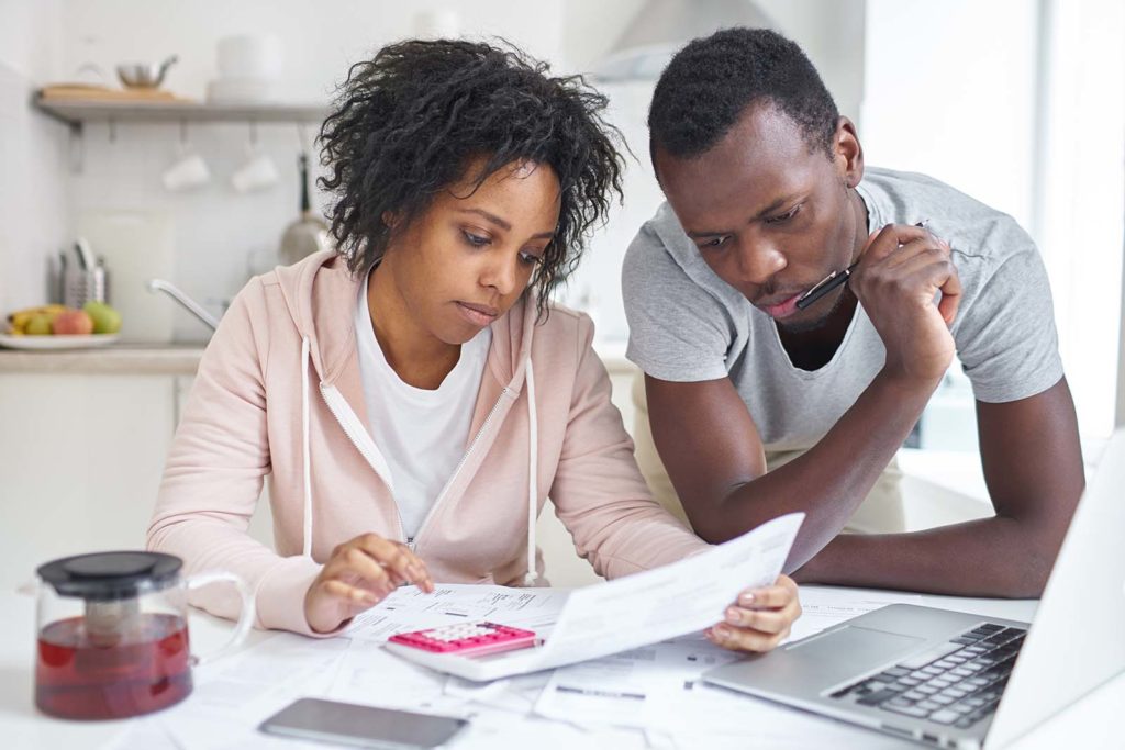 couple struggles with finances